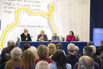 El Cabildo ratifica su compromiso de preservar la Memoria Histórica en la presentación del libro 'Héroes de chabola'/TA.